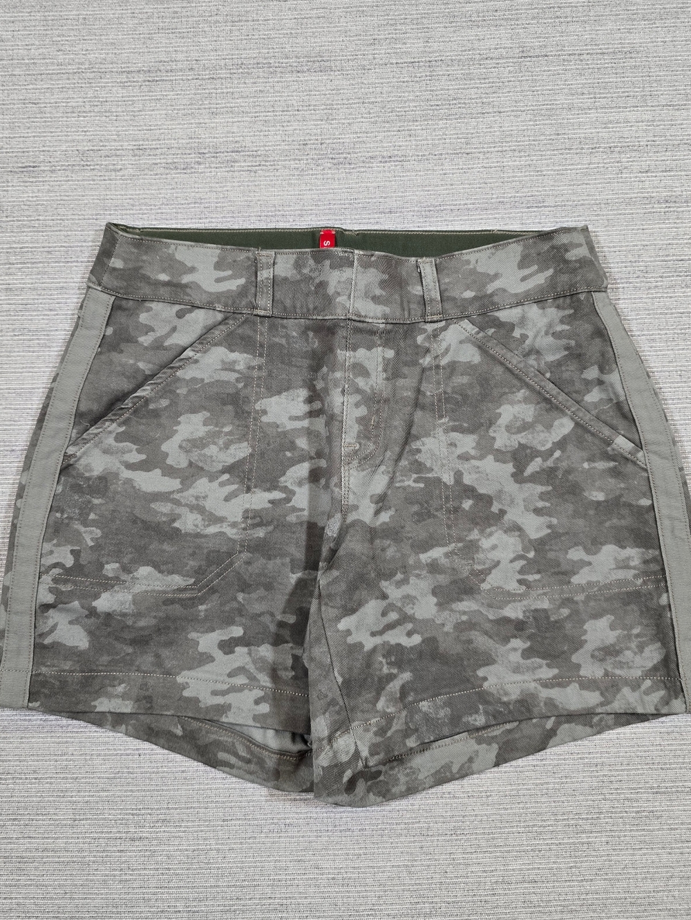Spanx Stretch Twill Shorts 5" Womens S Stone Wash Camo Pull-On 20318R